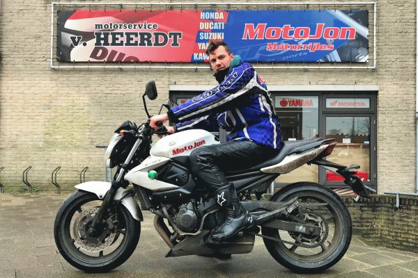 Lex uit Hilversum is geslaagd bij MotoJon Motorrijschool