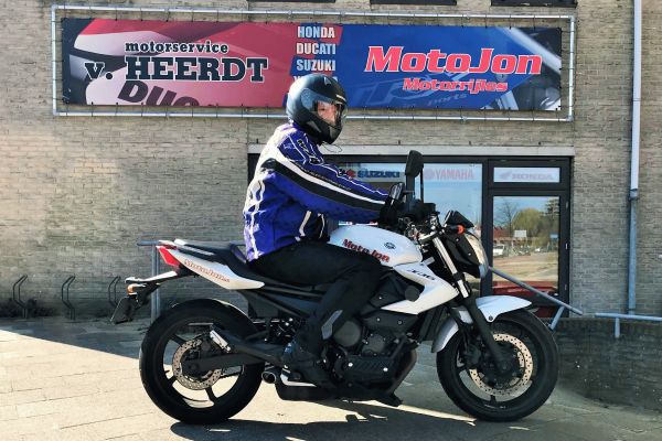 Daan uit  is geslaagd bij MotoJon Motorrijschool