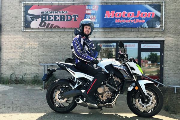 Haci uit Hilversum is geslaagd bij MotoJon Motorrijschool