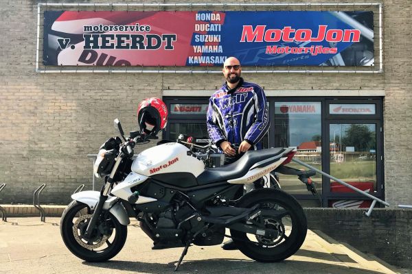 Thomas uit Hilversum is geslaagd bij MotoJon Motorrijschool