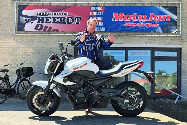 Lourens uit Hilversum is geslaagd bij MotoJon Motorrijschool