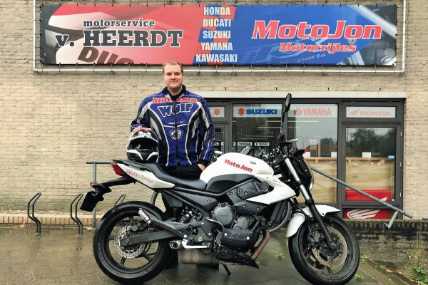 Stijn  uit Breukelen is geslaagd bij MotoJon Motorrijschool