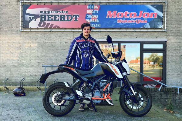 Stijn uit Hilversum is geslaagd bij MotoJon Motorrijschool