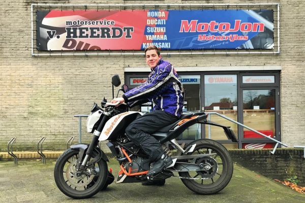 Michio uit Kortenhoef is geslaagd bij MotoJon Motorrijschool