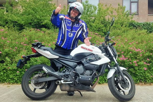 Bart uit Hilversum is geslaagd bij MotoJon Motorrijschool