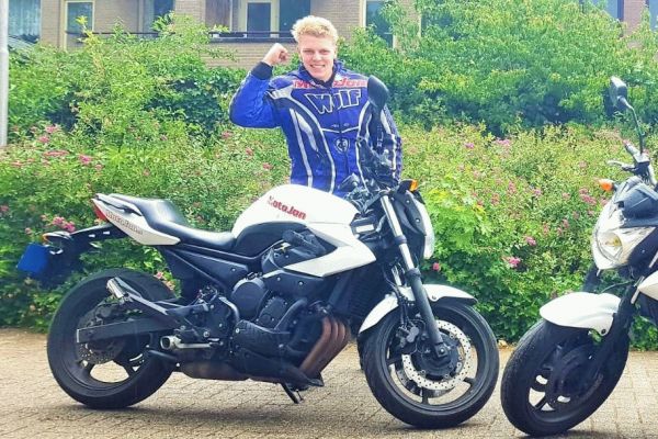 Pim uit Laren is geslaagd bij MotoJon Motorrijschool