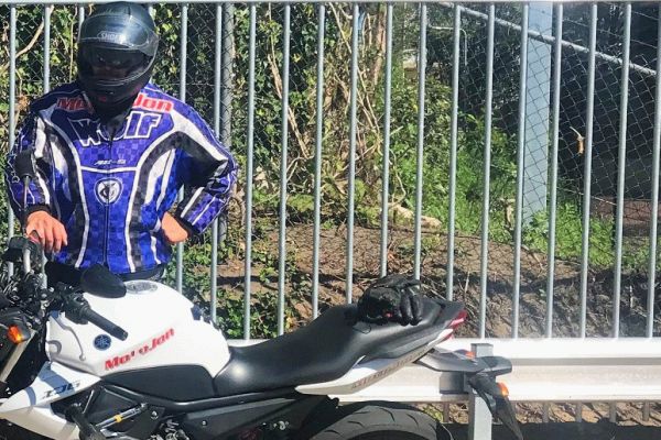 Bowie uit Hilversum is geslaagd bij MotoJon Motorrijschool
