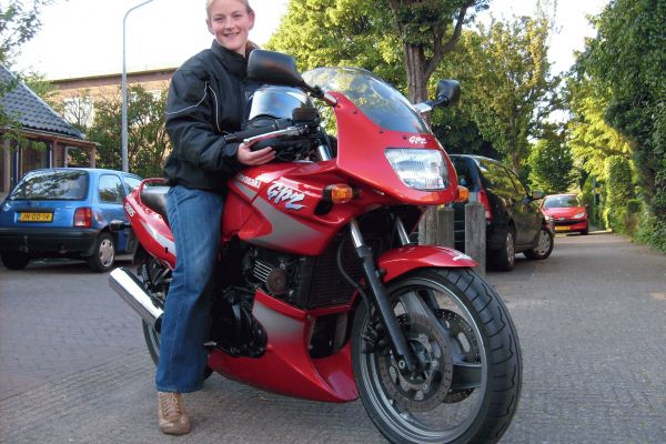 Margot uit Hilversum is geslaagd bij MotoJon Motorrijschool