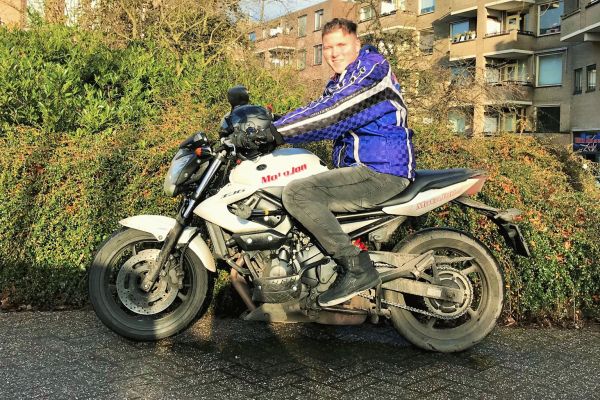 Wesley uit Hilversum is geslaagd bij MotoJon Motorrijschool