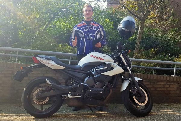 Jip uit Baarn is geslaagd bij MotoJon Motorrijschool