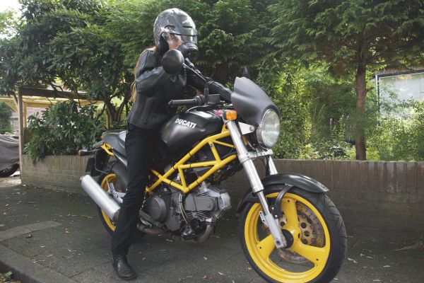 Inge uit Hilversum is geslaagd bij MotoJon Motorrijschool